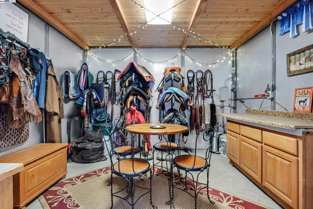 6745 Alisal St, Pleasanton CA: https://media.crmls.org/mediaz/93da14cc-0a99-4631-a731-c217e56ba46e.jpg