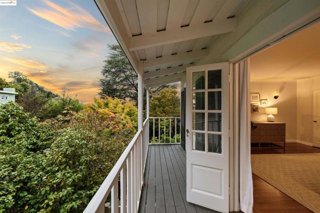 5701 La Salle Ave, Oakland CA: https://media.crmls.org/mediaz/93da2220-8272-4d0b-bea1-9e9d09f90769.jpg