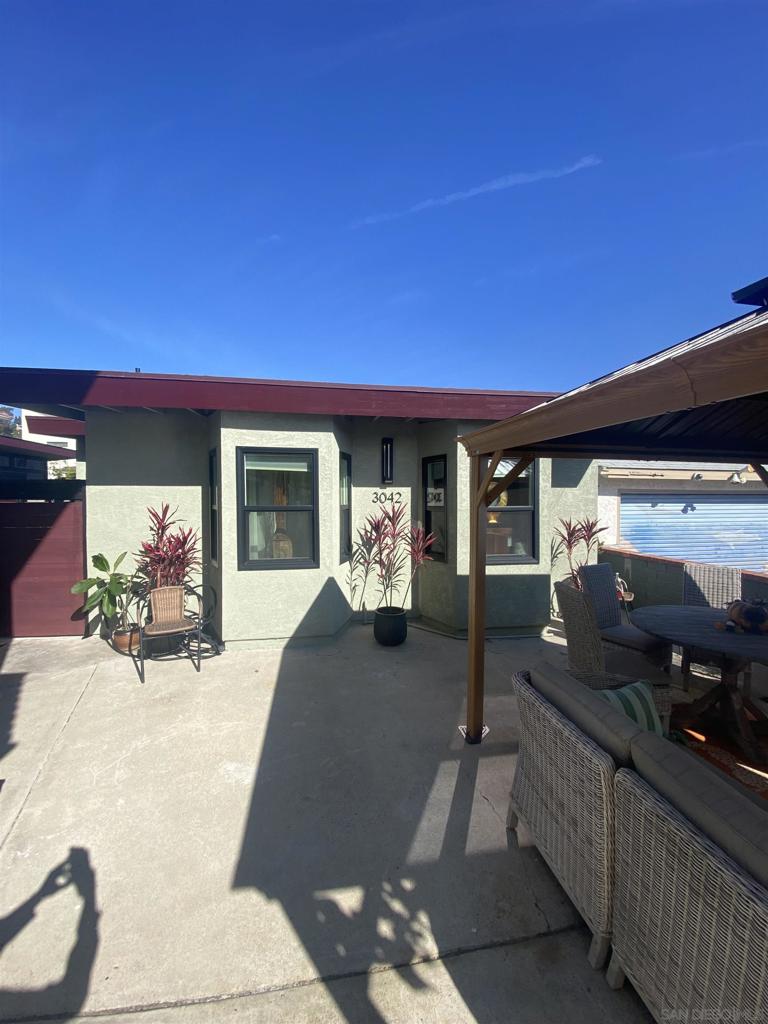 3042 Newell Dr