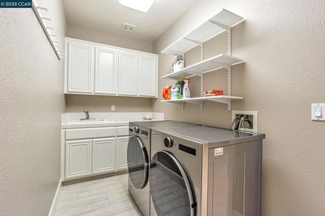1039 Rolling Woods Way, Concord CA: https://media.crmls.org/mediaz/93da91c5-3657-4c6e-ba9b-cdc8d155da4e.jpg