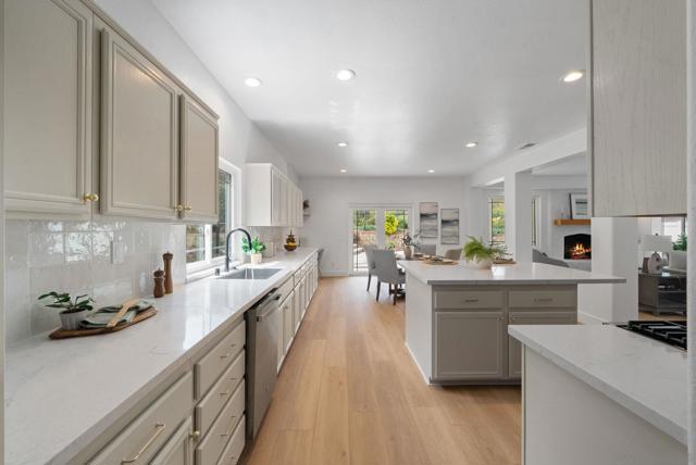 1052 Via Vera Cruz, San Marcos CA: https://media.crmls.org/mediaz/93daab23-3ad4-4f2e-b204-d15816f58aad.jpg