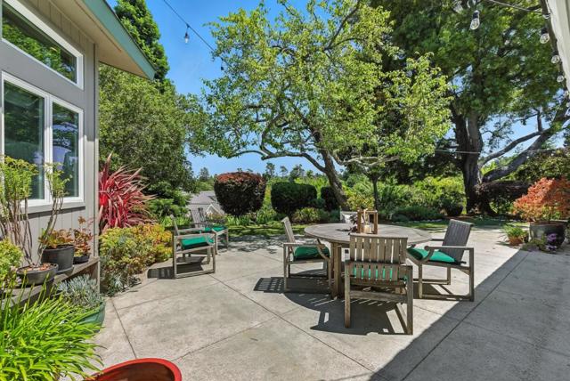 3795 Ralston Avenue, Hillsborough CA: https://media.crmls.org/mediaz/93db268e-9de0-4922-9551-b78085c8da52.jpg