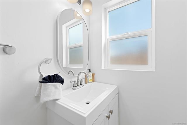 1817 19 Sunset Cliffs Blvd, San Diego CA: https://media.crmls.org/mediaz/93db793d-9be0-4edc-8716-895e40eadab3.jpg
