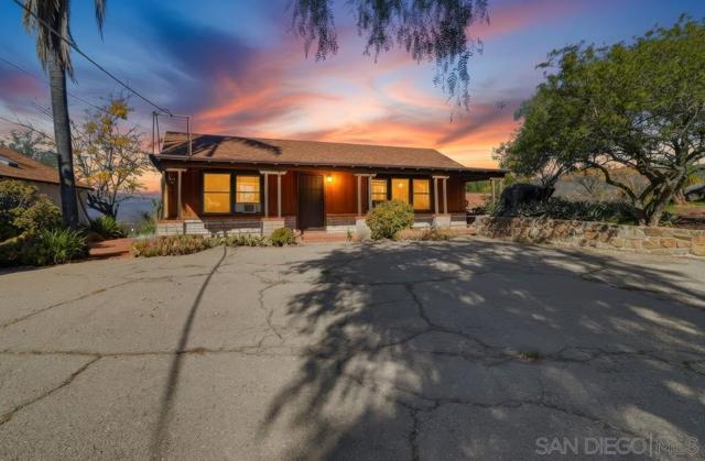 602 Starbright Ln, Alpine CA: https://media.crmls.org/mediaz/93dbd2fd-9f7e-479a-9f5f-f121ec532087.jpg