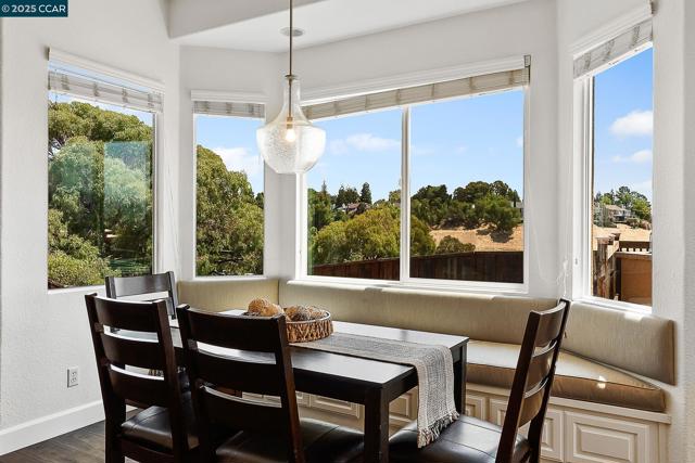 2058 Marazzani Dr, Martinez CA: https://media.crmls.org/mediaz/93dbf5ac-63f5-489b-95cb-343d8d139034.jpg