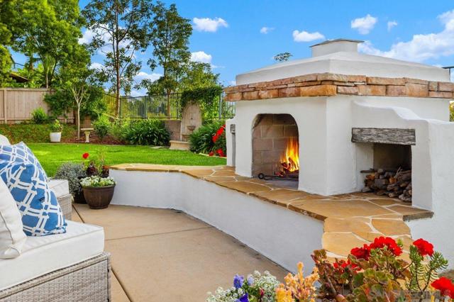914 Lantana Ct, San Marcos CA: https://media.crmls.org/mediaz/93dc1e82-0909-4054-8db0-c7ef106d46e5.jpg