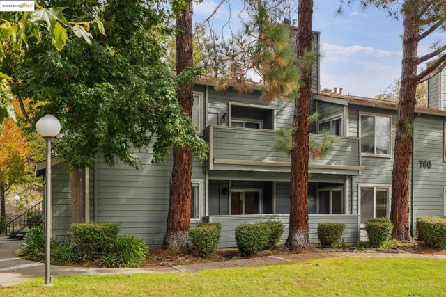 760 Canyon Oaks Dr, Oakland CA: https://media.crmls.org/mediaz/93dc7862-7224-4e67-b0f9-0c37dec02315.jpg