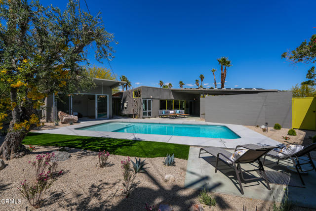2839 N Davis Way, Palm Springs CA: https://media.crmls.org/mediaz/93dcf552-9bfb-4dc0-8af5-677fd82c2983.jpg
