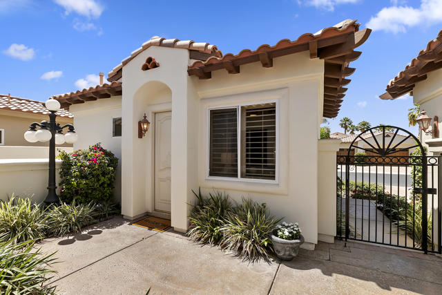 48644 Vista Palomino, La Quinta CA: https://media.crmls.org/mediaz/93dd2cad-d103-4876-840a-166fc2aaa0a1.jpg