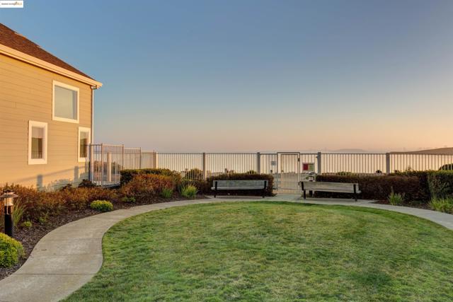3 Harbor View Dr, Richmond CA: https://media.crmls.org/mediaz/93dda98f-f97d-4604-a5bb-0df5c1d47319.jpg