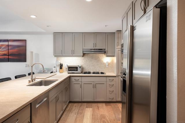 1750 Kettner Blvd, San Diego CA: https://media.crmls.org/mediaz/93de23ca-51b3-411c-b311-e61dd848b165.jpg