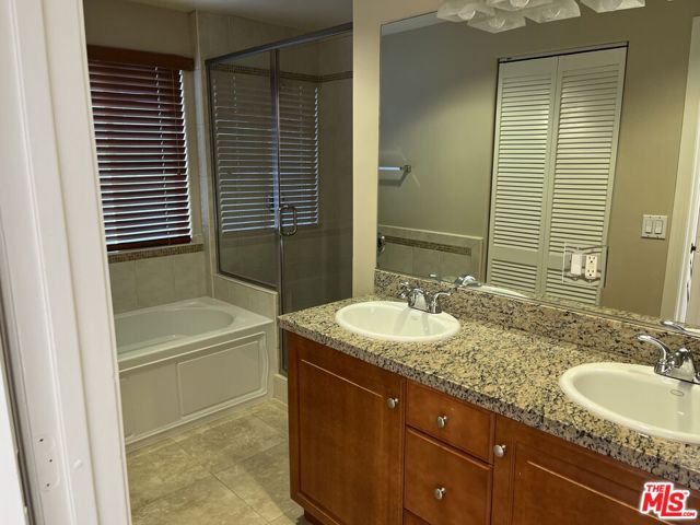 4732 Radford Avenue, Valley Village CA: https://media.crmls.org/mediaz/93de5613-832e-4907-b40b-94b8e0ee441c.jpg