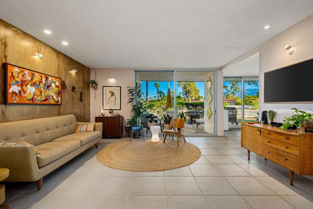 2501 N Whitewater Club Drive, Palm Springs CA: https://media.crmls.org/mediaz/93de68fb-9c6e-4684-974b-0461dc700bb2.jpg