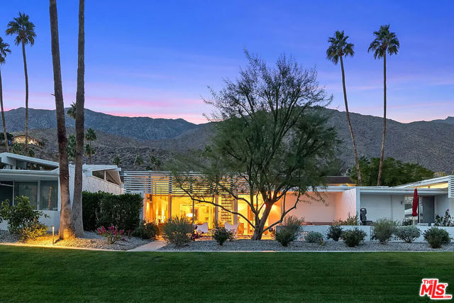 2324 S Skyview Drive, Palm Springs CA: https://media.crmls.org/mediaz/93dec8d3-a77a-4945-b8d2-93299583e796.jpg