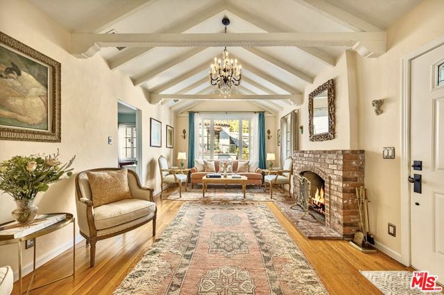 6182 Glen Oak Street, Los Angeles CA: https://media.crmls.org/mediaz/93df9b89-dd3a-49d3-9cff-bc821e74c571.jpg