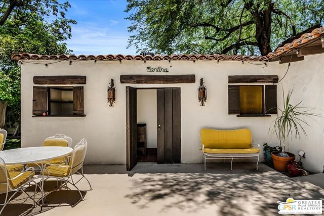 1011 E El Alameda, Palm Springs CA: https://media.crmls.org/mediaz/93e0c90d-3734-4532-98a3-68c4eb26d45a.jpg