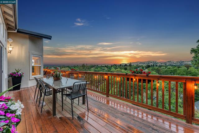 628 Sugarloaf Ct, Walnut Creek CA: https://media.crmls.org/mediaz/93e16276-84a0-4339-8b6d-db6f807a85cb.jpg