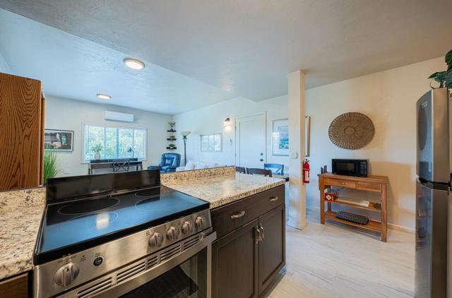 15847 Pleasant Valley Lane, Salinas CA: https://media.crmls.org/mediaz/93e17f41-66cc-4684-8c34-1a01641ae55c.jpg