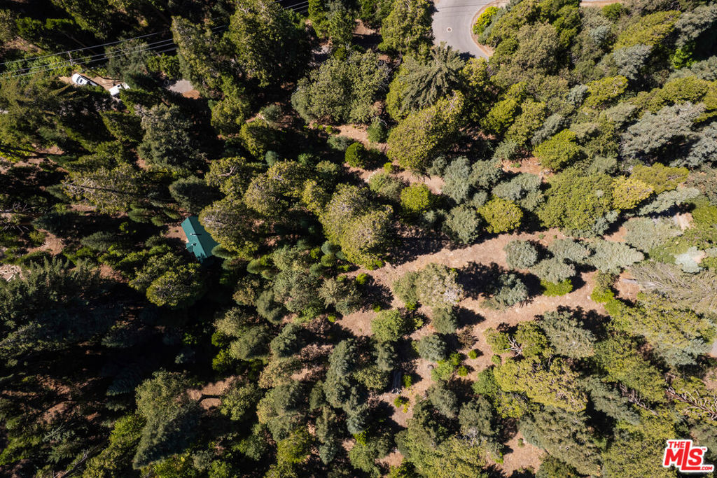 https://media.crmls.org/mediaz/93e1bc75-806d-4d4f-a6da-f08742d98a5d.jpg?preset=X-Large