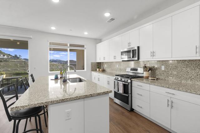 Detail Gallery Image 12 of 52 For 35182 Orchard Trl, Fallbrook,  CA 92028 - 4 Beds | 3 Baths