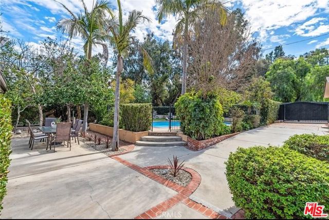 24316 Burbank Blvd photo 16