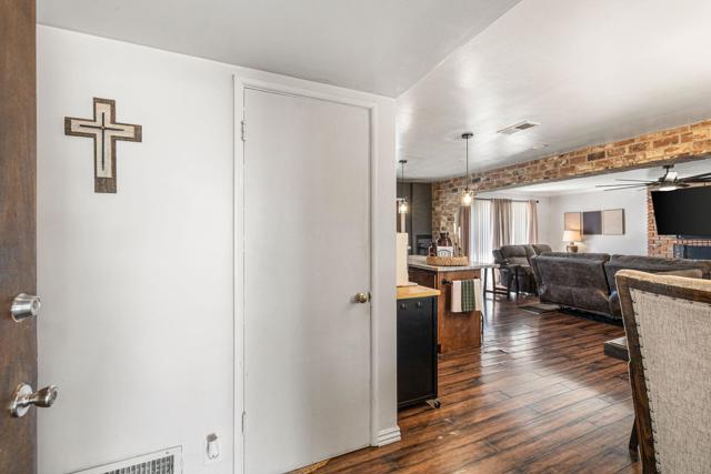 3774 Maywood Court, San Bernardino CA: https://media.crmls.org/mediaz/93e31ddf-d9b6-44eb-8fb1-97cbaa56c01a.jpg