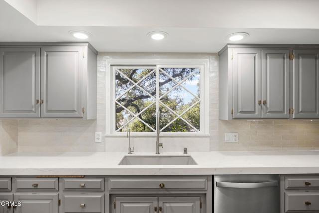 1990 Valley Meadow Drive, Oak View CA: https://media.crmls.org/mediaz/93e31e41-9000-441a-9893-d166008cbfd3.jpg