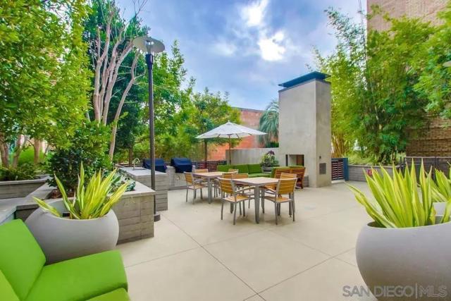 845 Fort Stockton Dr, San Diego CA: https://media.crmls.org/mediaz/93e37a8f-4af4-44b8-b66a-e78ebee5ef51.jpg