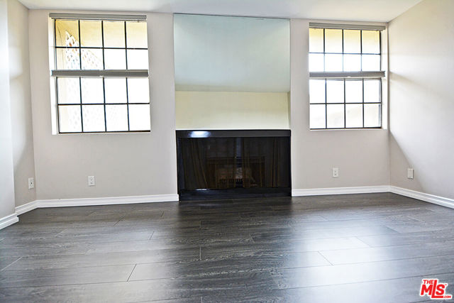 750 N Kings Road, West Hollywood CA: https://media.crmls.org/mediaz/93e469d1-e5f9-41a1-b546-03e2bf048d4c.jpg