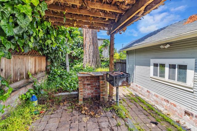 4431 Penniman Avenue, Oakland CA: https://media.crmls.org/mediaz/93e49642-ed3f-4064-bcec-6a8a8e8a7992.jpg