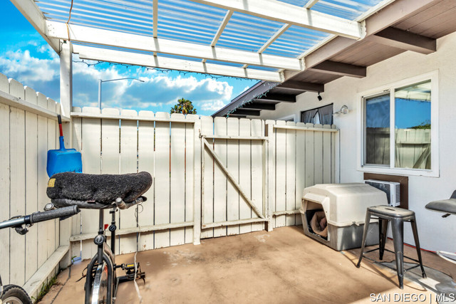 157 59 Natal WAY, Vista CA: https://media.crmls.org/mediaz/93e4acff-c1b3-404c-834d-91153b07acbc.jpg