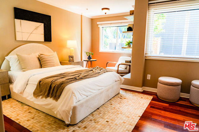 844 3rd Street, Santa Monica CA: https://media.crmls.org/mediaz/93e4ad4d-9e4a-4d73-9119-4b1c7d369fe6.jpg