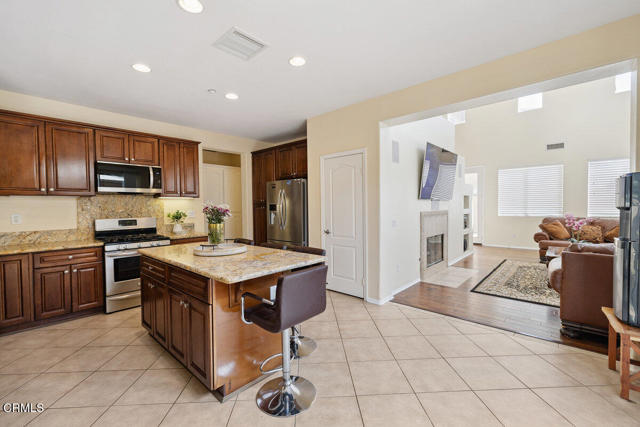 Detail Gallery Image 3 of 39 For 420 Ocotlan Way, Oxnard,  CA 93030 - 4 Beds | 3 Baths