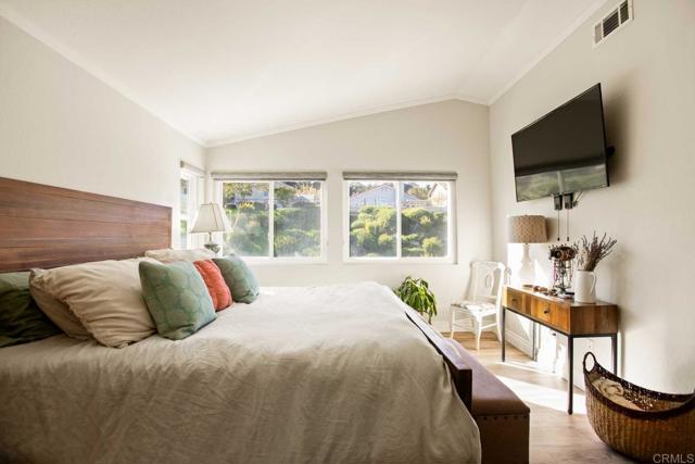 Detail Gallery Image 18 of 32 For 381 via Almansa, Encinitas,  CA 92024 - 5 Beds | 3 Baths