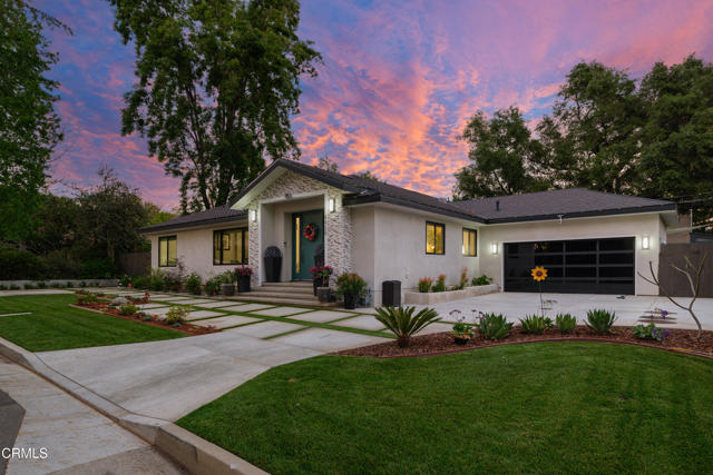 4428 Oakwood Avenue, La Canada Flintridge CA: https://media.crmls.org/mediaz/93e666f2-1699-4ad0-b3c0-973638e5f1ef.jpg