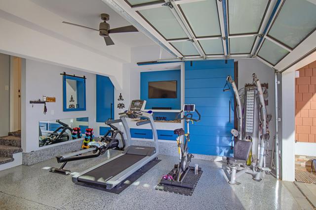 625 W Glen Way, Woodside CA: https://media.crmls.org/mediaz/93e6d434-320a-4b5c-a032-2766c117f8eb.jpg