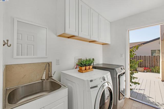 35573 Purcell Pl, Fremont CA: https://media.crmls.org/mediaz/93e6e7dc-fabb-42e9-86cb-9c1b0905b670.jpg
