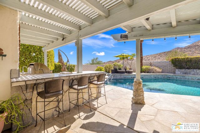 Image 9 of 47 For 71751 Magnesia Falls Drive