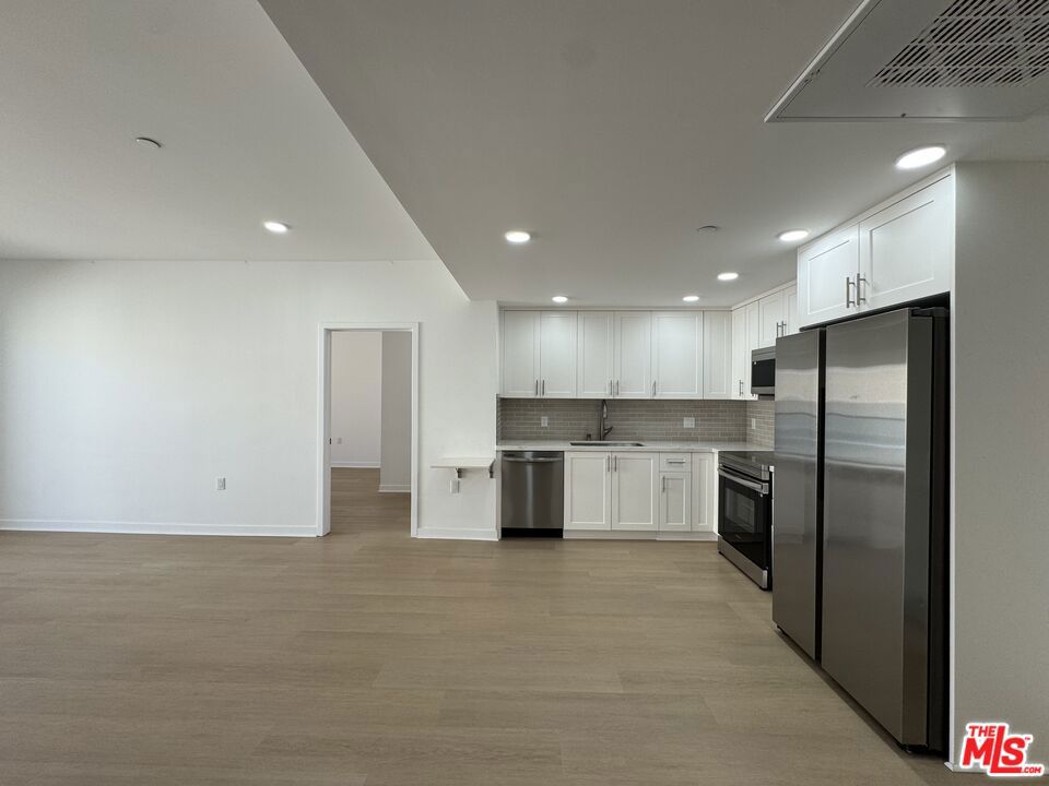 3977 Beverly Boulevard #215