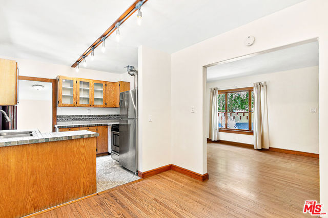 4171 Kraft Avenue, Studio City CA: https://media.crmls.org/mediaz/93e748c9-dbb5-441f-be6e-e01feee9f3f6.jpg
