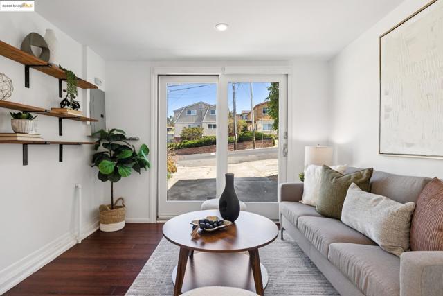 6338 Arlington Blvd, Richmond CA: https://media.crmls.org/mediaz/93e775e1-f11a-4d4a-ac4a-46c7a655bafd.jpg