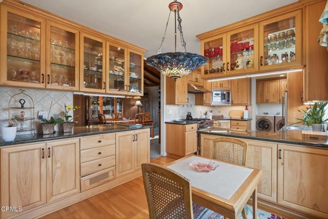 332 Carol Drive, Ventura CA: https://media.crmls.org/mediaz/93e7d7fa-81a4-4407-96be-7072942e4e8e.jpg