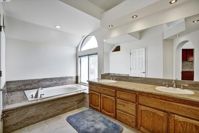 1400 Tennis Ln, Tracy CA: https://media.crmls.org/mediaz/93e7db7d-31a3-40f9-85b1-83c90281a6bf.jpg