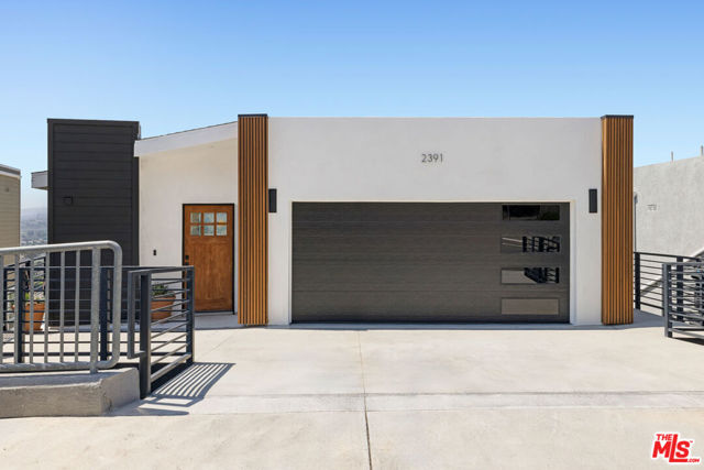 2391 Yorkshire Drive, Los Angeles CA: https://media.crmls.org/mediaz/93e88099-7fc3-457d-bc5b-d7a63770fc17.jpg