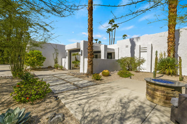 70880 Sunny Lane, Rancho Mirage CA: https://media.crmls.org/mediaz/93e89b8d-e853-4ccb-b84f-807d27855f2c.jpg