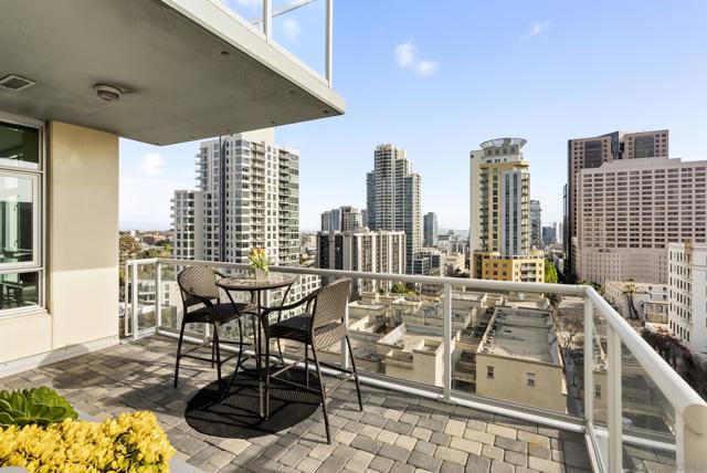 850 Beech St, San Diego CA: https://media.crmls.org/mediaz/93e89f8e-96fc-466d-b3c3-1232e2240a35.jpg