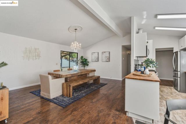 1311 Madison PL, Woodland CA: https://media.crmls.org/mediaz/93e96c71-8db9-4835-9ff3-b7ff0ec82a1d.jpg