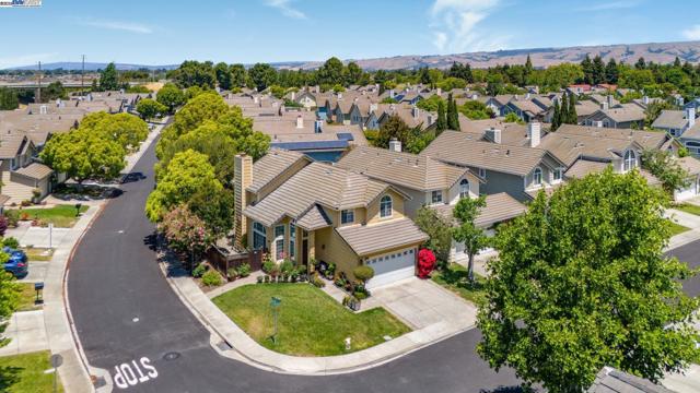 5373 Shamrock Cmn, Fremont CA: https://media.crmls.org/mediaz/93e98938-4d32-42a4-bb73-7d791bd852c9.jpg