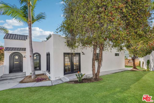 2353 Lucerne Avenue, Los Angeles CA: https://media.crmls.org/mediaz/93e9c6fc-c50a-4e42-8100-29af70ee9f39.jpg