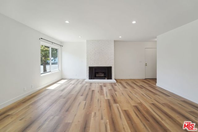 1133 22nd Street, Santa Monica CA: https://media.crmls.org/mediaz/93e9d32d-2278-4b48-b388-d76e1a017257.jpg